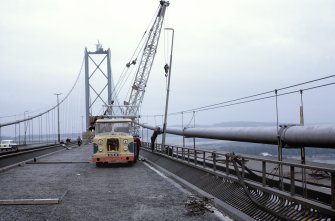 Erection of roadway lamp standards in main span.
Copy of original 35mm colour transparency.
Survey of Private Collection