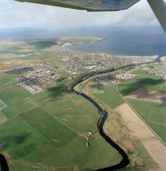 General oblique aerial view looking across Thurso towards Scrabster and Holborn Head, taken from the SSW.