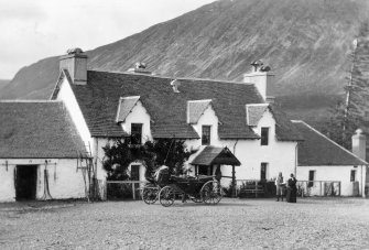 View of hotel with horse drawn coach and visitors in front