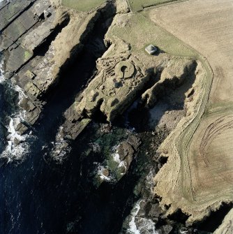 Oblique aerial view of the commemorative monument and the remains of the broch, Nybster, taken from the NE.