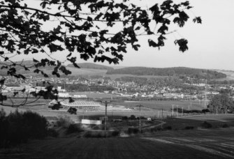 Huntly, general view of Huntly in its bowl.