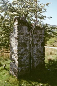 View of ruined wall with cruck remnant.