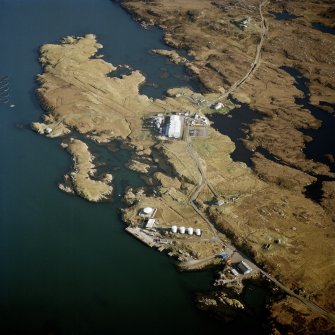 Oblique aerial view centred on the power station, with the jetty and township adjacent, taken from the NNW.