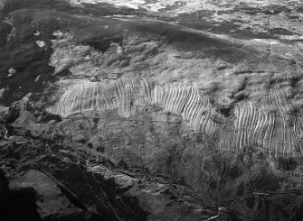 Oblique aerial view centred on the remains of a township, field system, rig, enclosures and rig at Burn of Keenie, looking to the NNW.