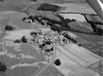 Oblique aerial view centred on the cropmarks of the rig at Boat of Hatton with the burial ground and Hatton of Fintray adjacent, looking to the NNE.