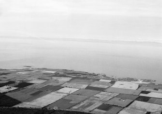 General oblique aerial view centred on the cropmarks of a possible ring ditch and enclosure at Ardmorn and Moor of Findochty, looking to the NNW.