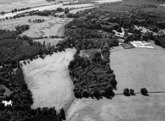 Oblique aerial view centred on the cropmarks of the timber hall and pit alignment at Crathes, looking to the WSW.