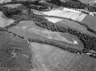 Oblique aerial view centred on the cropmarks of the possible ring ditches, circular and rectlinear enclosure, pits and linear features at Meadowheads, looking to the NNE.