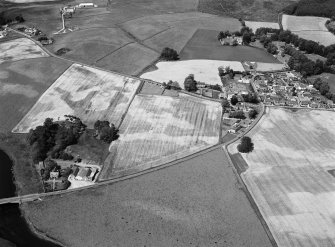 Oblique aerial view centred on the cropmarks of the barrow at Boat of Hatton with the burial ground and Hatton of Fintray adjacent, looking to the N.