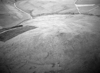 Oblique aerial view of the remains of the fort of Craig Dorney, looking to the SSW.