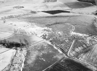 Oblique aerial view centred on the remains of the fort and rig and furrow at Barra Hill, looking to the NE.