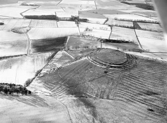 Oblique aerial view centred on the remains of the fort and rig and furrow at Barra Hill, looking to the WNW.