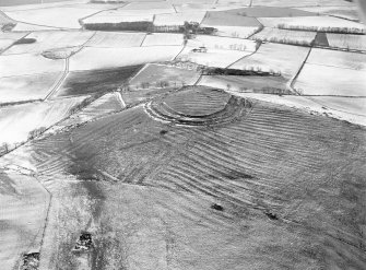 Oblique aerial view centred on the remains of the fort and rig and furrow at Barra Hill, looking to the W.