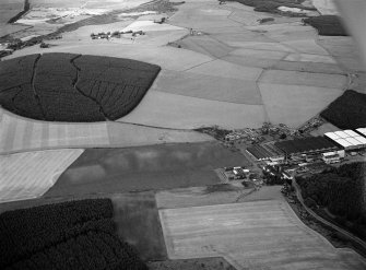 Oblique aerial view centred on the excavation of the earthwork and enclosure at Thomshill with Glenlossie distillery adjacent,  looking to the NNW.