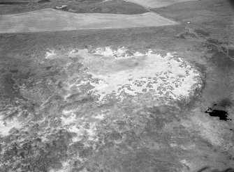 Oblique aerial view centred on the remains of hut circles, ring cairn and the midden at Sands of Forvie, looking to the WNW.