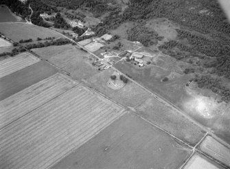 Oblique aerial view centred on the St Nathalan's Kirk and churchyard at Tullich with the souterrain at Braehead Farm adjacent, looking to the NW.