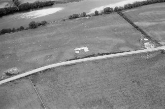 Oblique aerial view centred on the excavation of the timber hall at Balbridie, looking to the NNE.