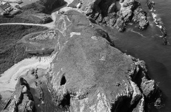Oblique aerial view of Green Castle, Portnockie, looking to the SW.
