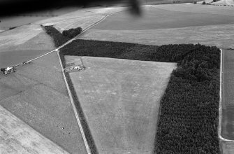 Oblique aerial view centred on the cropmarks of an enclosure at Garble Croft, looking to the NNW.