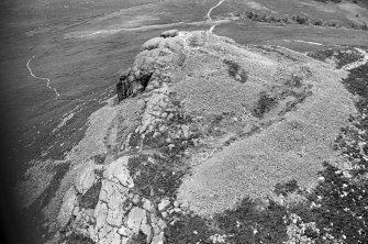 Oblique aerial view centred on the remains of the fort at Mither Tap of Bennachie, looking to the NNW.