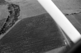 Oblique aerial view centred on the cropmarks of the circular enclosure at Barflat, looking to the SSW.