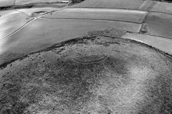 Oblique aerial view centred on the remains of the fort at Wheedlemont, looking to the SE.