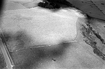 Oblique aerial view centred on the cropmarks of the circular enclosure at Barflat, looking to the NNE.