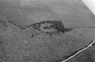 Oblique aerial view centred on the remains of the fort at Cairnmore, looking to the SSE.