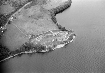 Oblique aerial view centred on Urquhart Castle, looking to the NNW.