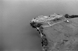 Oblique aerial view centred on Urquhart Castle, looking to the SE.