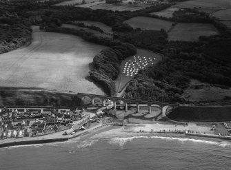 Oblique aerial view centred on the town of Cullen and the viaduct, looking to the SW.