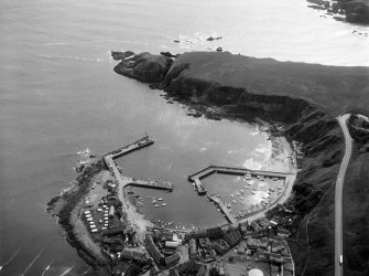 Oblique aerial view centred on Stonehaven harbour, looking to the S.