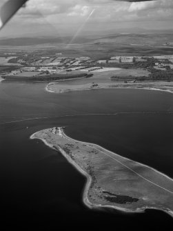 Oblique aerial view centred on the Ness of Portnaculter, looking to the NNW.