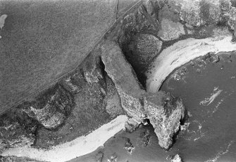 Oblique aerial view centred on the remains of the promontory fort at Prail Castle, looking to the NNW.