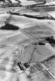 Oblique aerial view centred on the remains of rig and furrow with the farmstead adjacent at Spy Far, looking to the SSE.