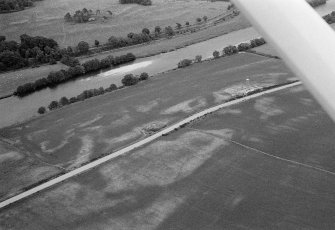 Oblique aerial view centred on the excavation of the timber hall at Balbridie, looking to the NE.