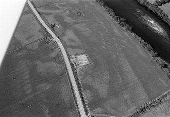 Oblique aerial view centred on the excavation of the timber hall at Balbridie, looking to the WNW.