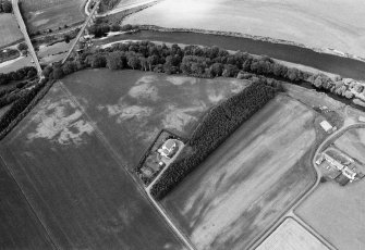 Oblique aerial view centred on the cropmarks of the palisaded enclosure, square and round barrows at Fisherhills, looking to the NNW.