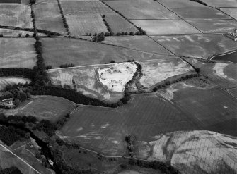 Oblique aerial view centred on the cropmarks of the unenclosed settlement, ring ditches, souterrain, pit alignment, rig and linear features at Arrat's Mill, looking to the NNW.