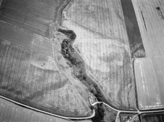 Oblique aerial view centred on the cropmarks of the settlement, ring ditch and soutterain with the cottage adjacent at Boghead, looking to the ENE.