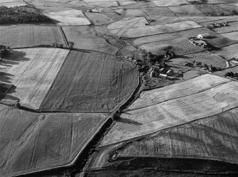 Oblique aerial view centred on the cropmarks of the linear feature and possible ring ditch at MIll of Fintray, looking to the N.