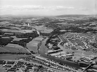 Oblique aerial view centred on the River Dee, Aberdeen, looking to the SW.