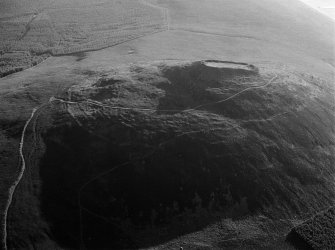 Oblique aerial view centred on the remains of the vitrified fort at Tap O' Noth, looking to the NE.