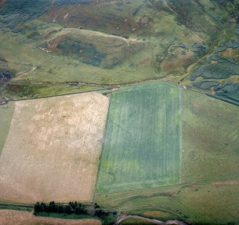 Oblique aerial view centred on the cropmarks of the Roman temporary camp with the remains of the fort and settlement adjacent, taken from the ESE.