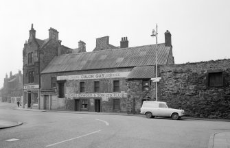 View from E of no.s 45-51 North Street and wall of Scotland's Close.