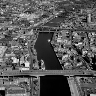 Glasgow, City Centre.
Oblique aerial view.