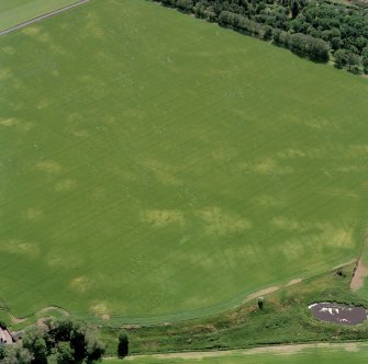 Boysack, oblique aerial view, taken from the NE, centred on the cropmarks of an unenclosed settlement, a pit-defined enclosure and souterrains. The cropmarks of a pit-enclosure are visible in the bottom right-hand corner of the photograph.