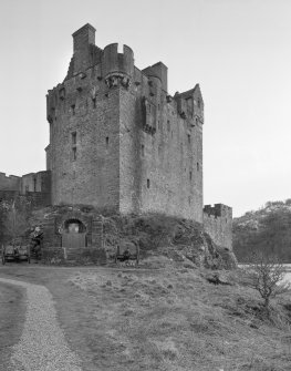 Eilean Donan Castle.
Main tower, view from N-N-E.