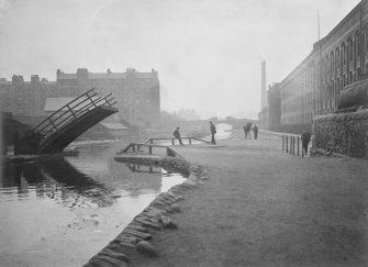 Union Canal, Lochrin Basin and wooden draw bridge
Edinburgh Photographic Society Survey of Edinburgh and District, Ward XIV George Square