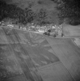 Oblique aerial view centred on the cropmarks.